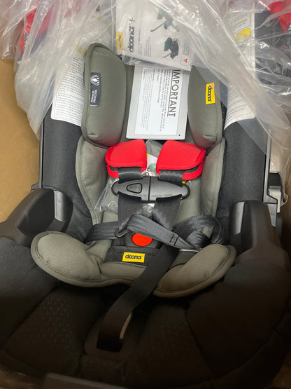 Doona Car Seat & Stroller, flame red - All-in-One Travel System like New not in original box (Expires 2030)